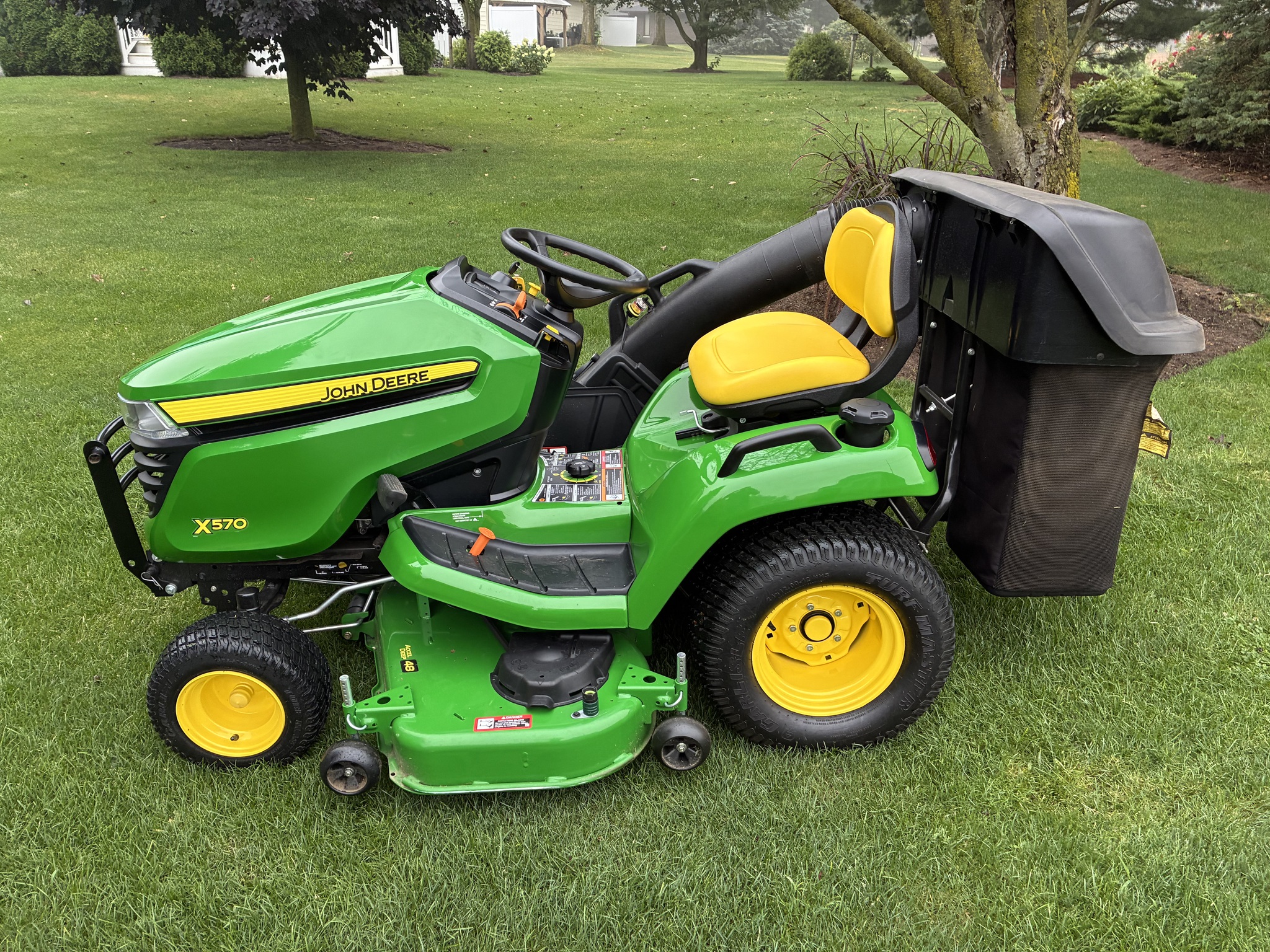 2024 John Deere X570 Image 6