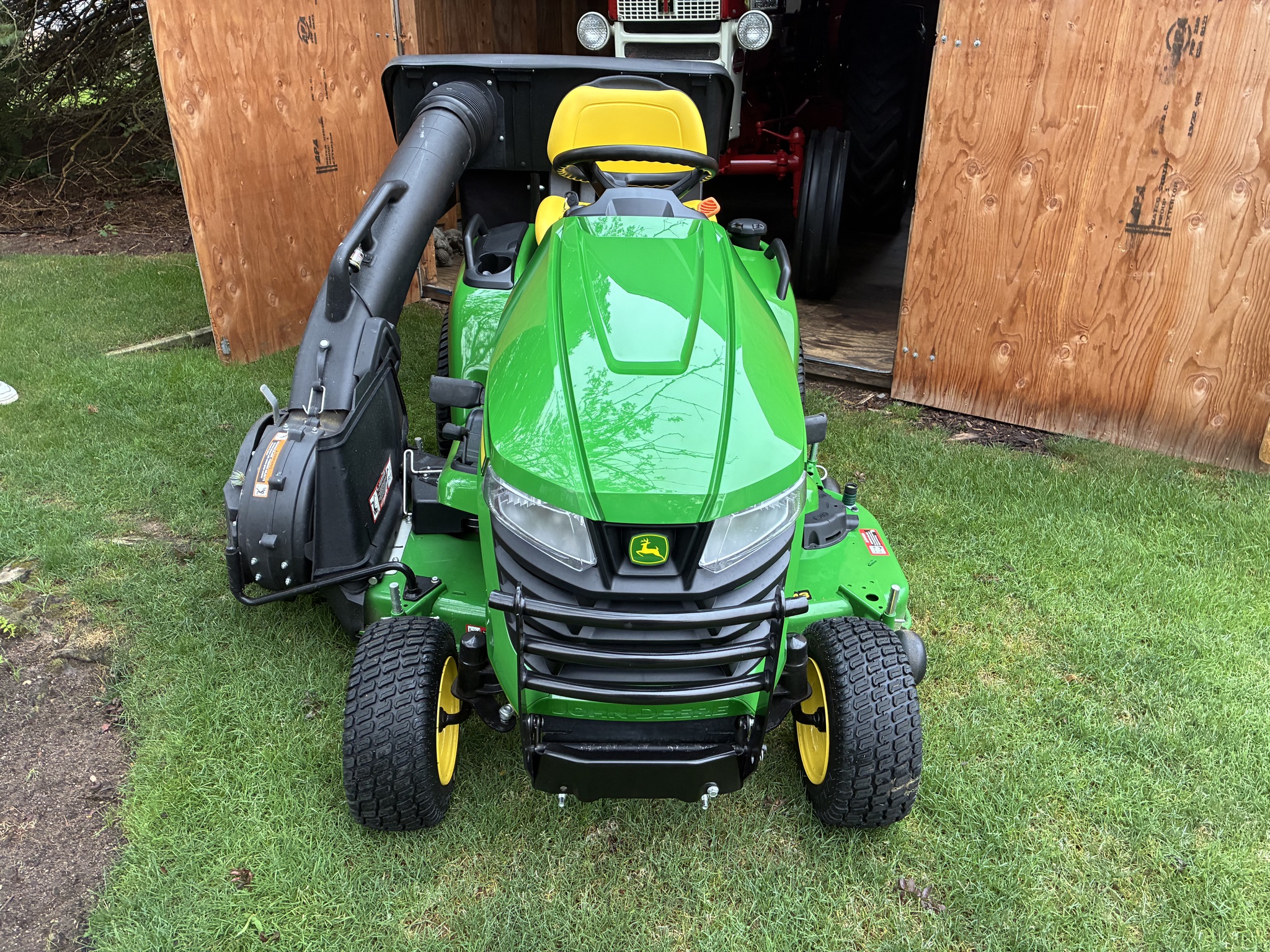 2024 John Deere X570 Image 8