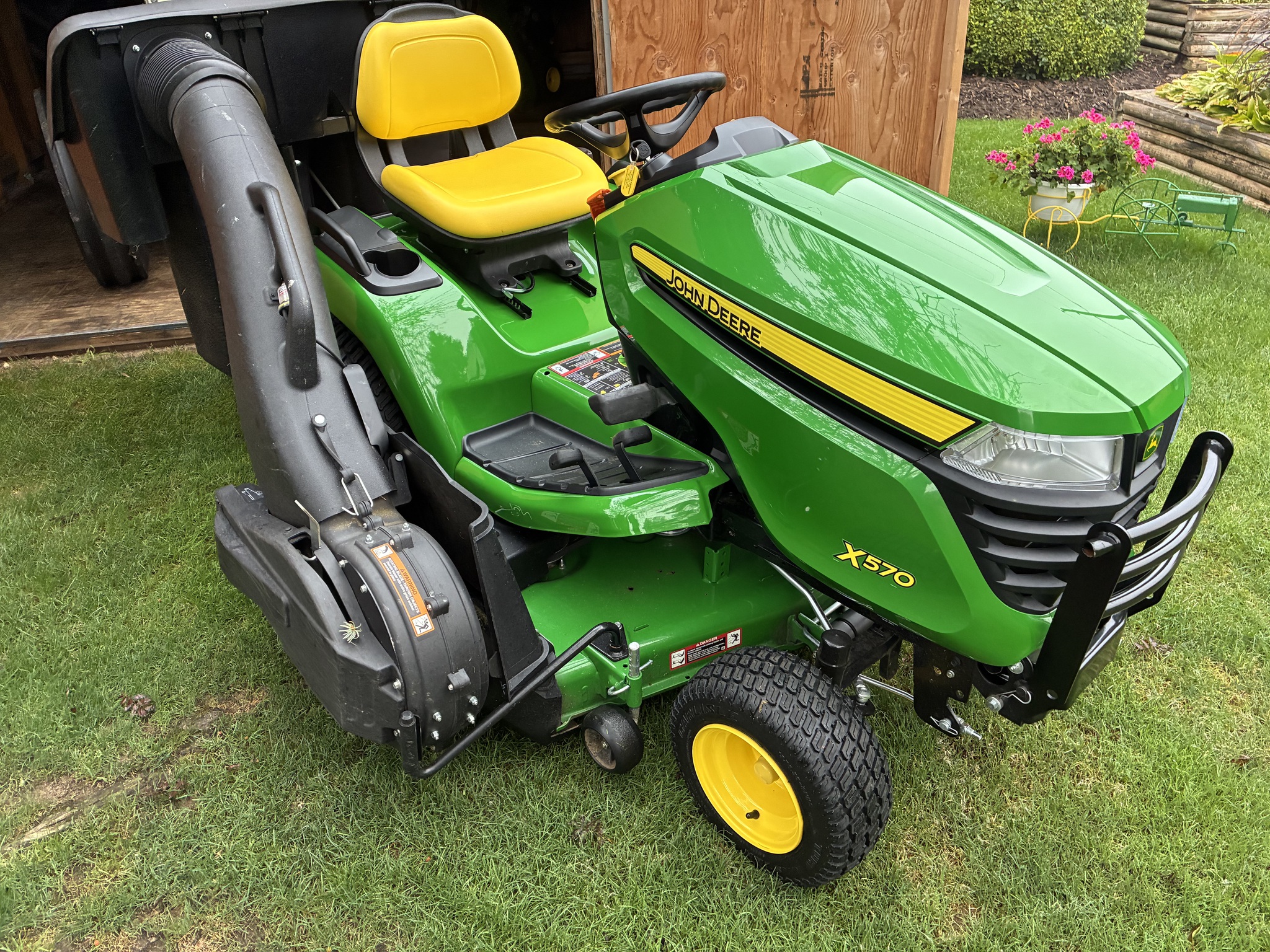 2024 John Deere X570 Image 1