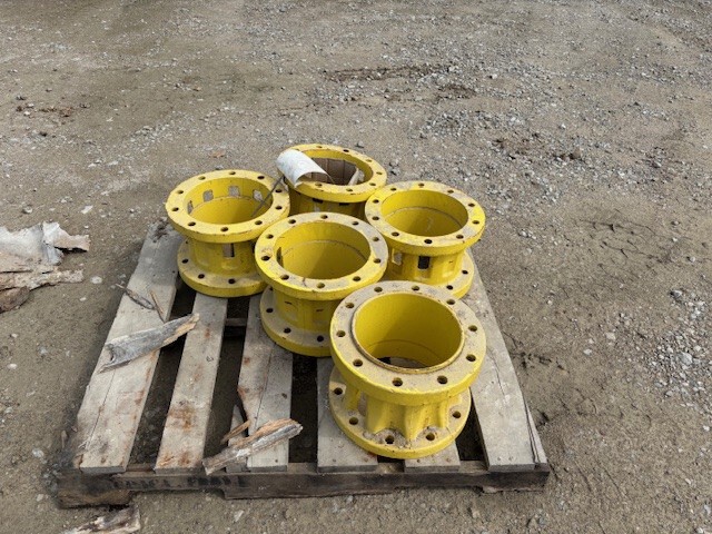 2000 John Deere R193201 HUB EXTENSIONS Image 2