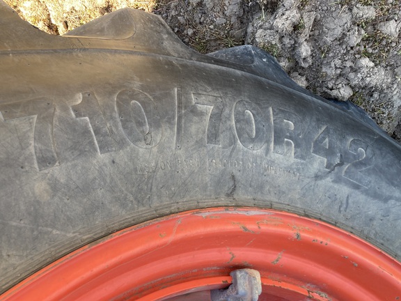 Claas Axion 810 image 2