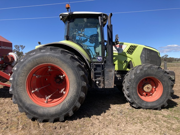 Claas Axion 810 image 28