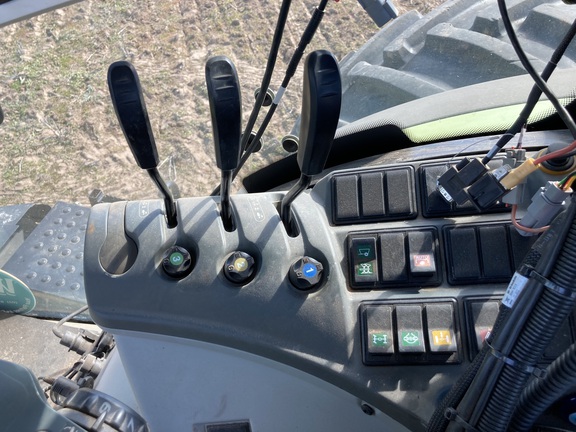 Claas Axion 810 image 7