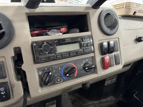 2023 John Deere XUV 835R - Photo11