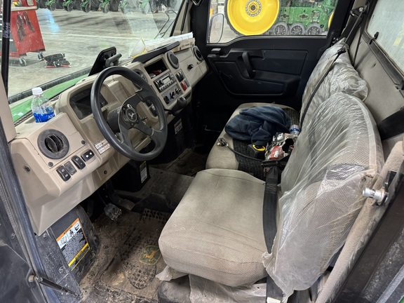 2023 John Deere XUV 835R - Photo10