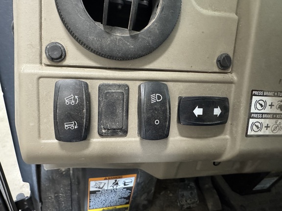 2023 John Deere XUV 835R - Photo12