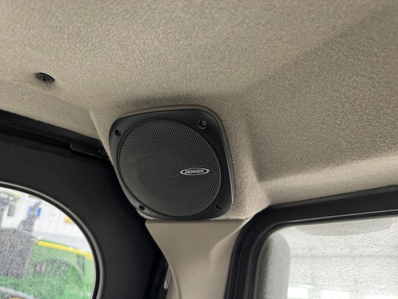2023 John Deere XUV 835R - Photo13