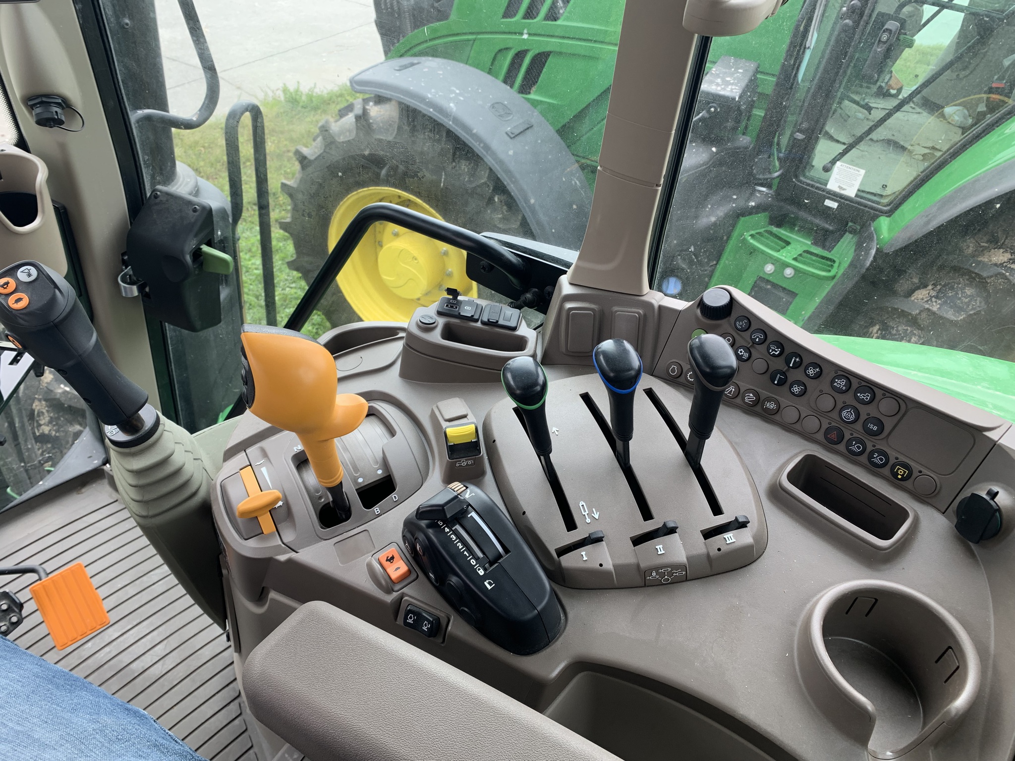 2024 John Deere 6175M Image 14