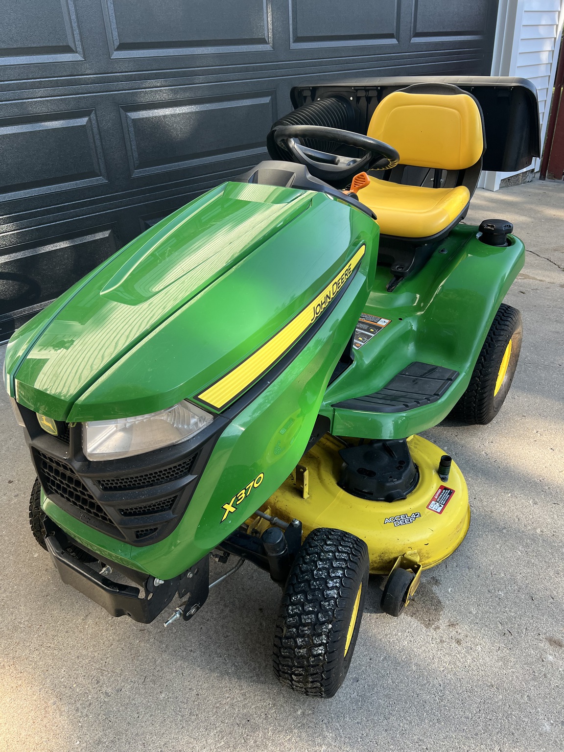 2016 John Deere X370