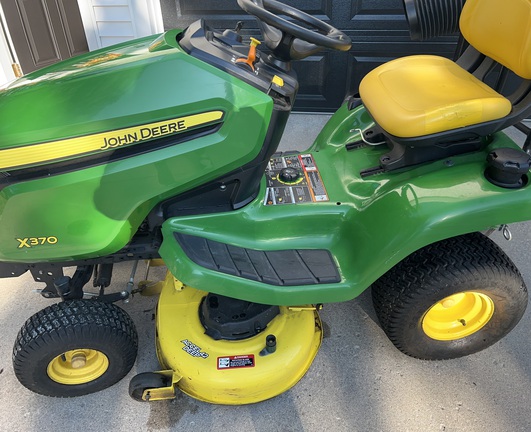 Photo of 2016 John Deere X370