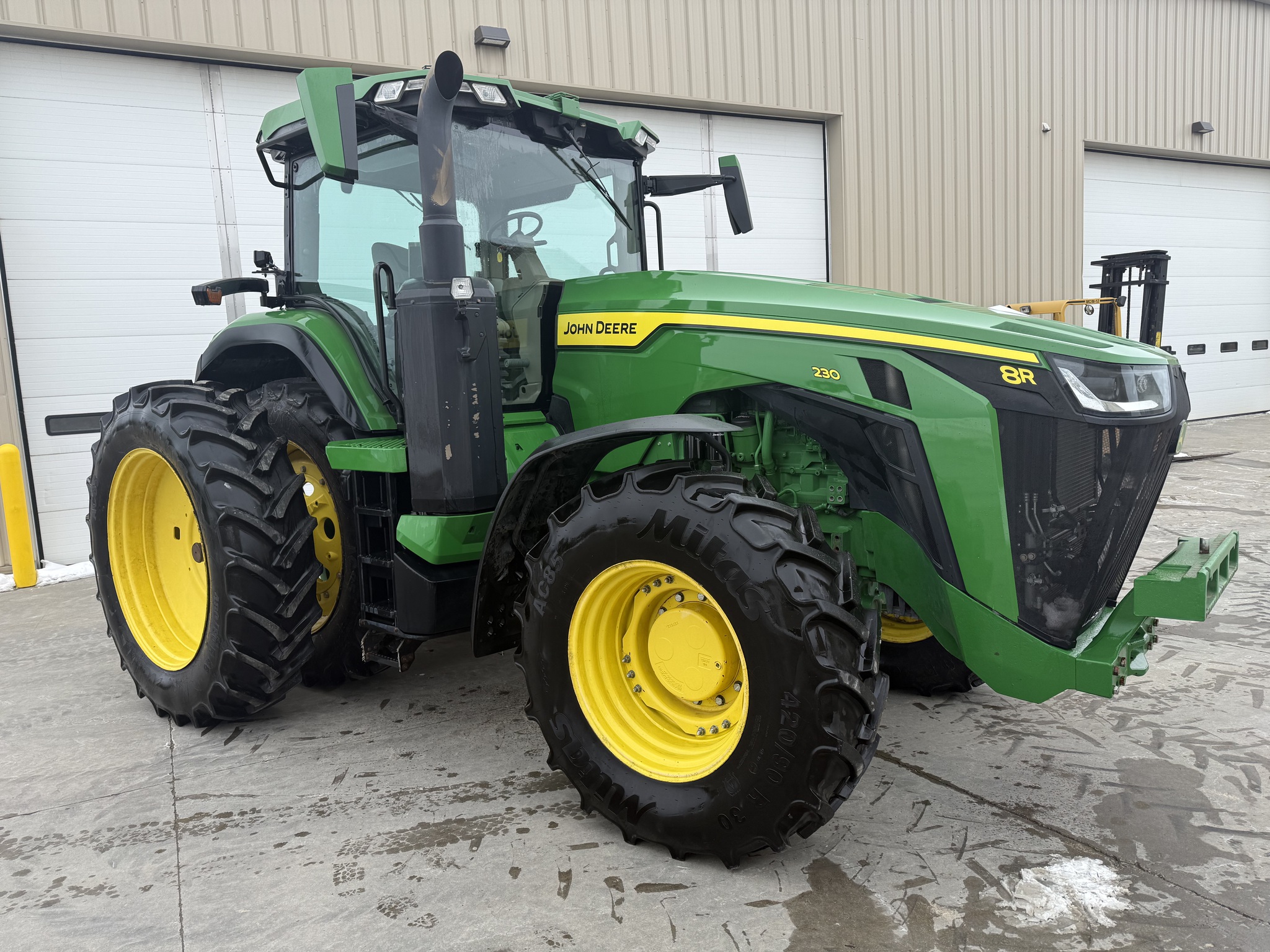 2021 John Deere 8R 230 Image 1