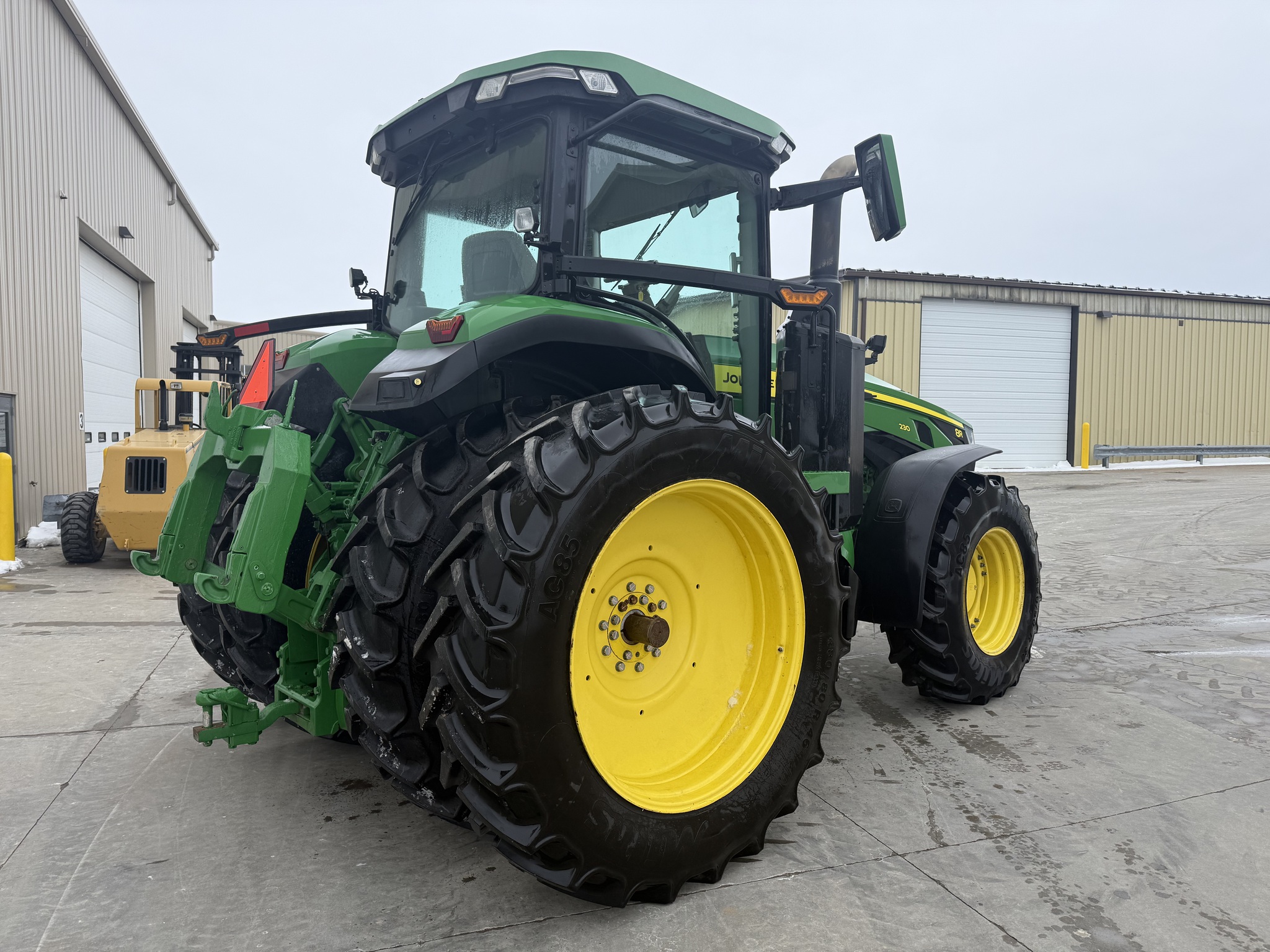 2021 John Deere 8R 230 Image 3