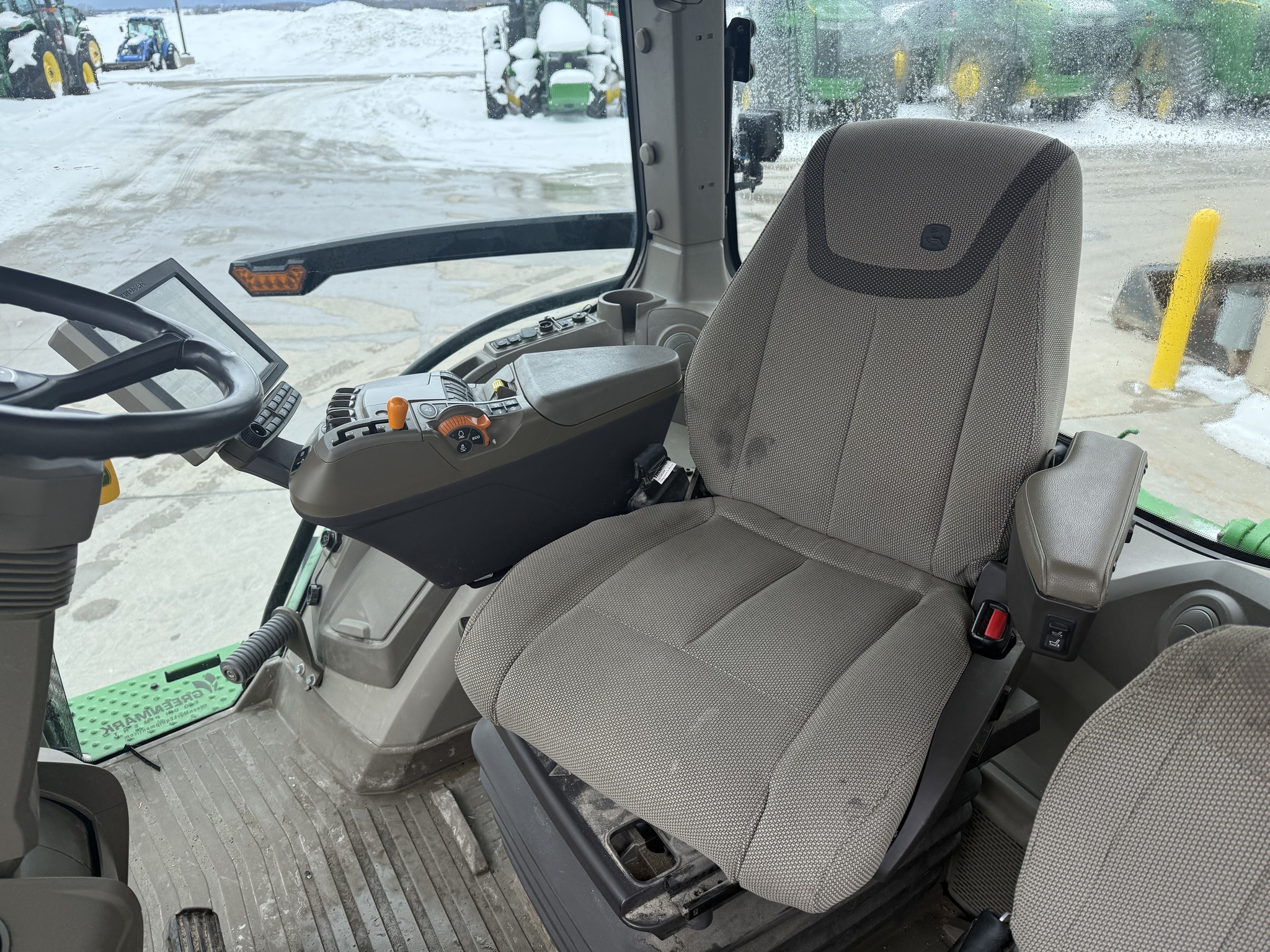 2021 John Deere 8R 230 Image 10