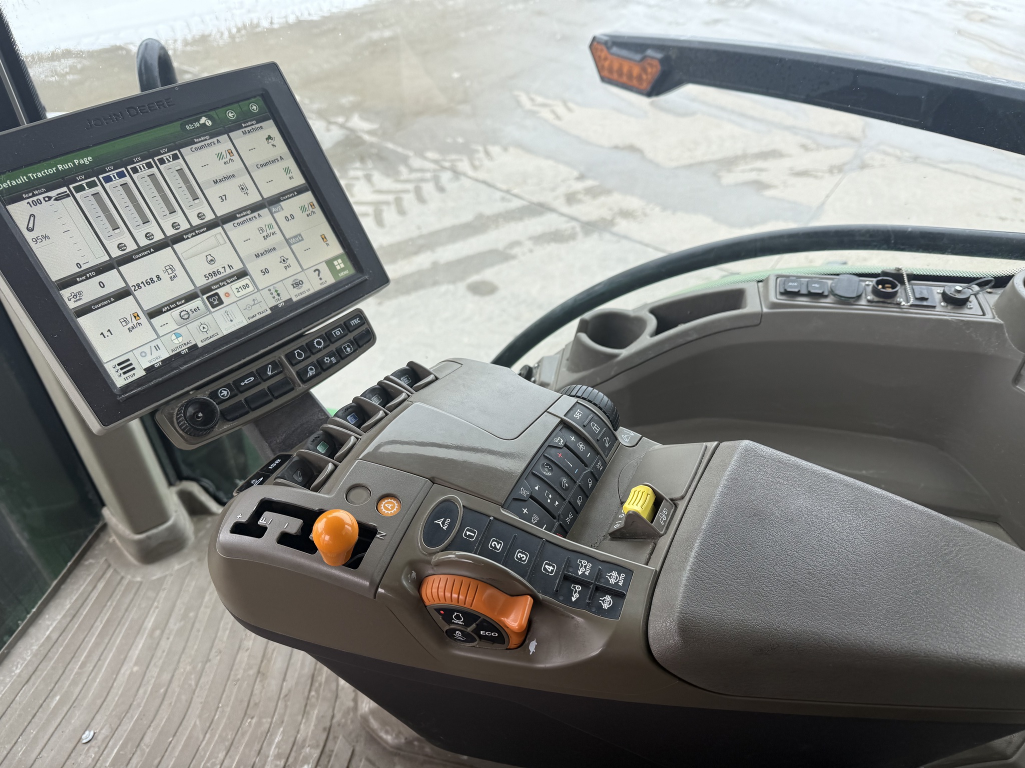 2021 John Deere 8R 230 Image 9