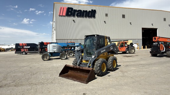 Photo of a 2022 John Deere 330G
