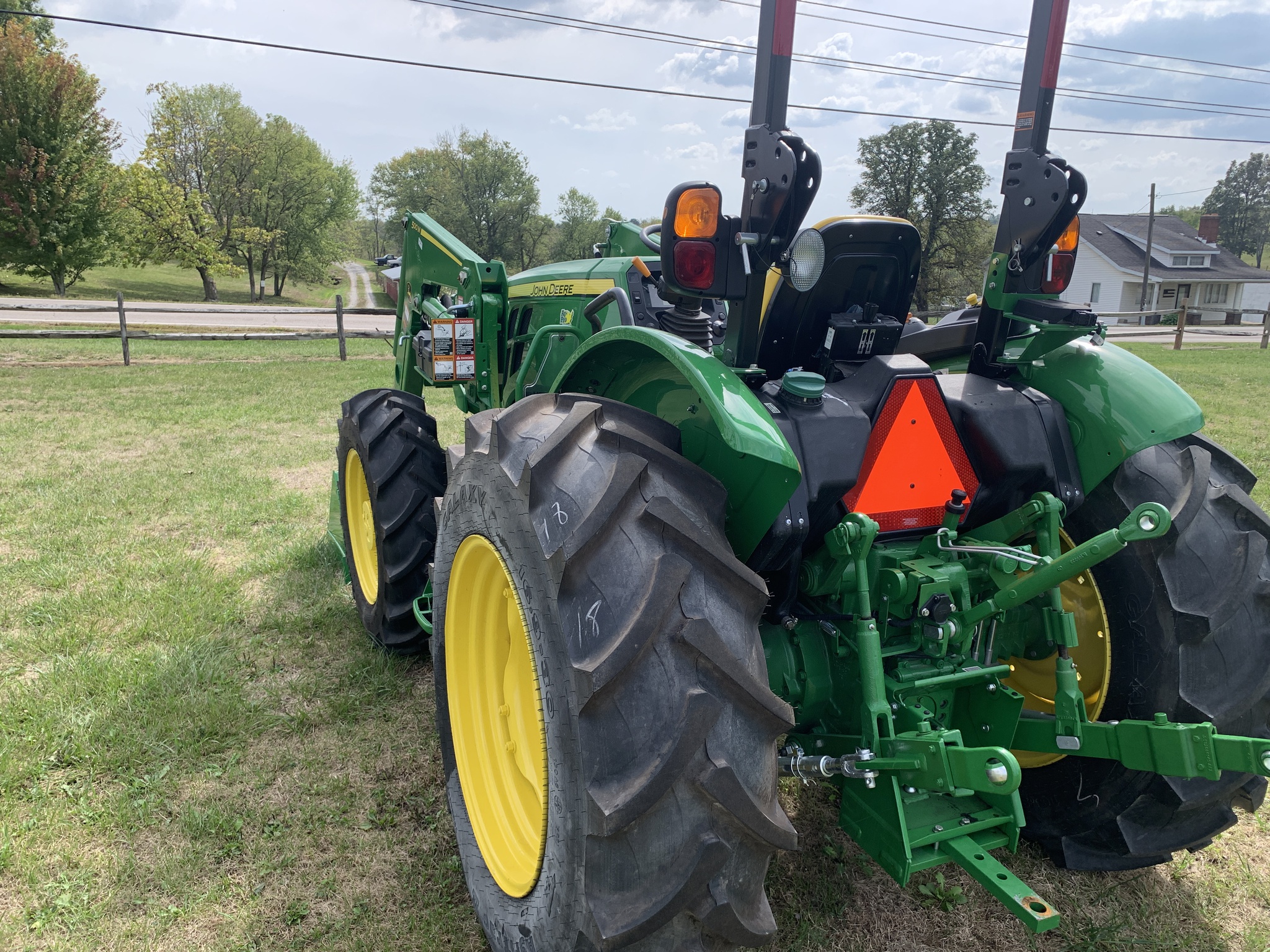 2025 John Deere 5067E Image 5