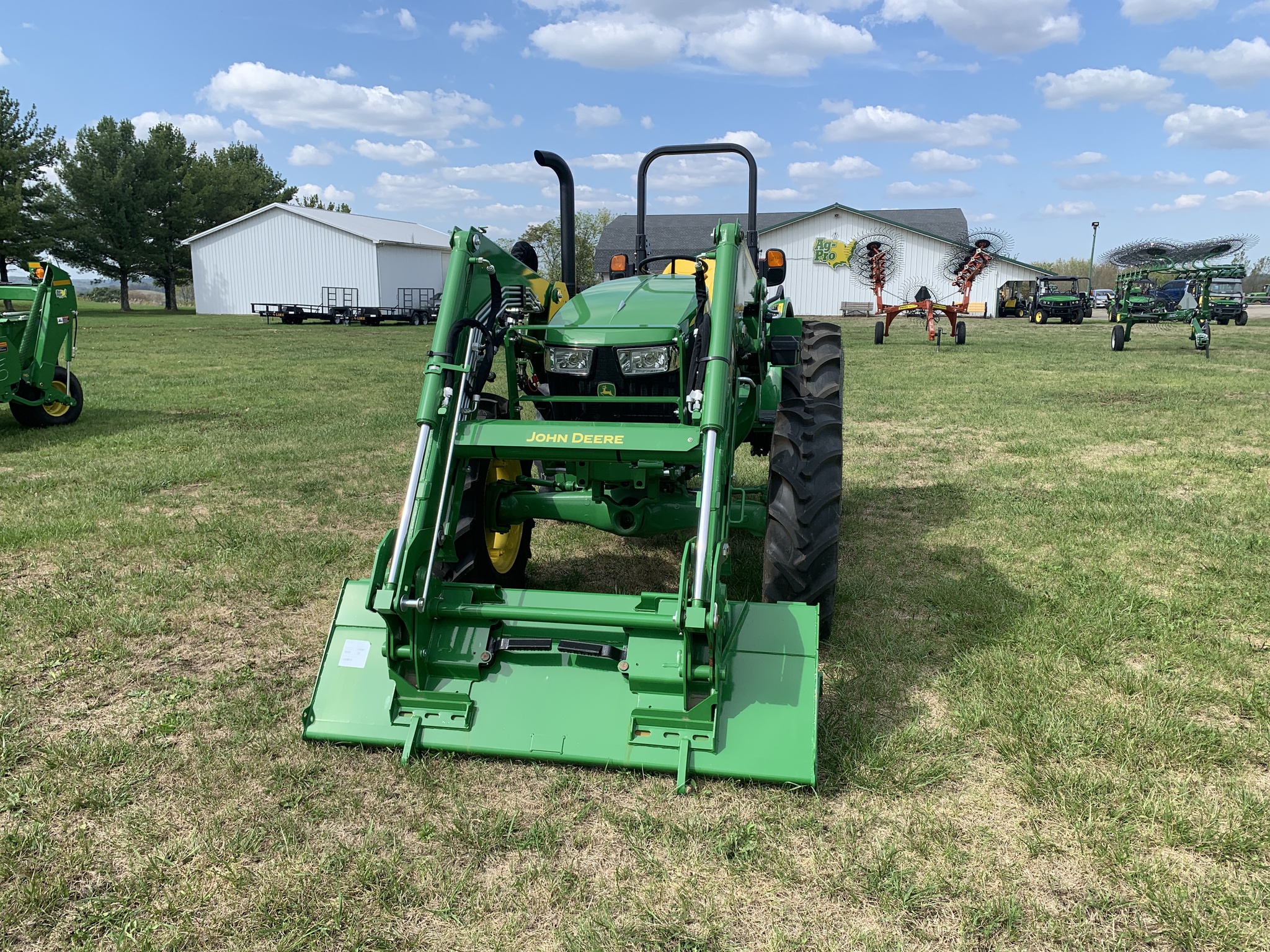 2025 John Deere 5067E Image 2