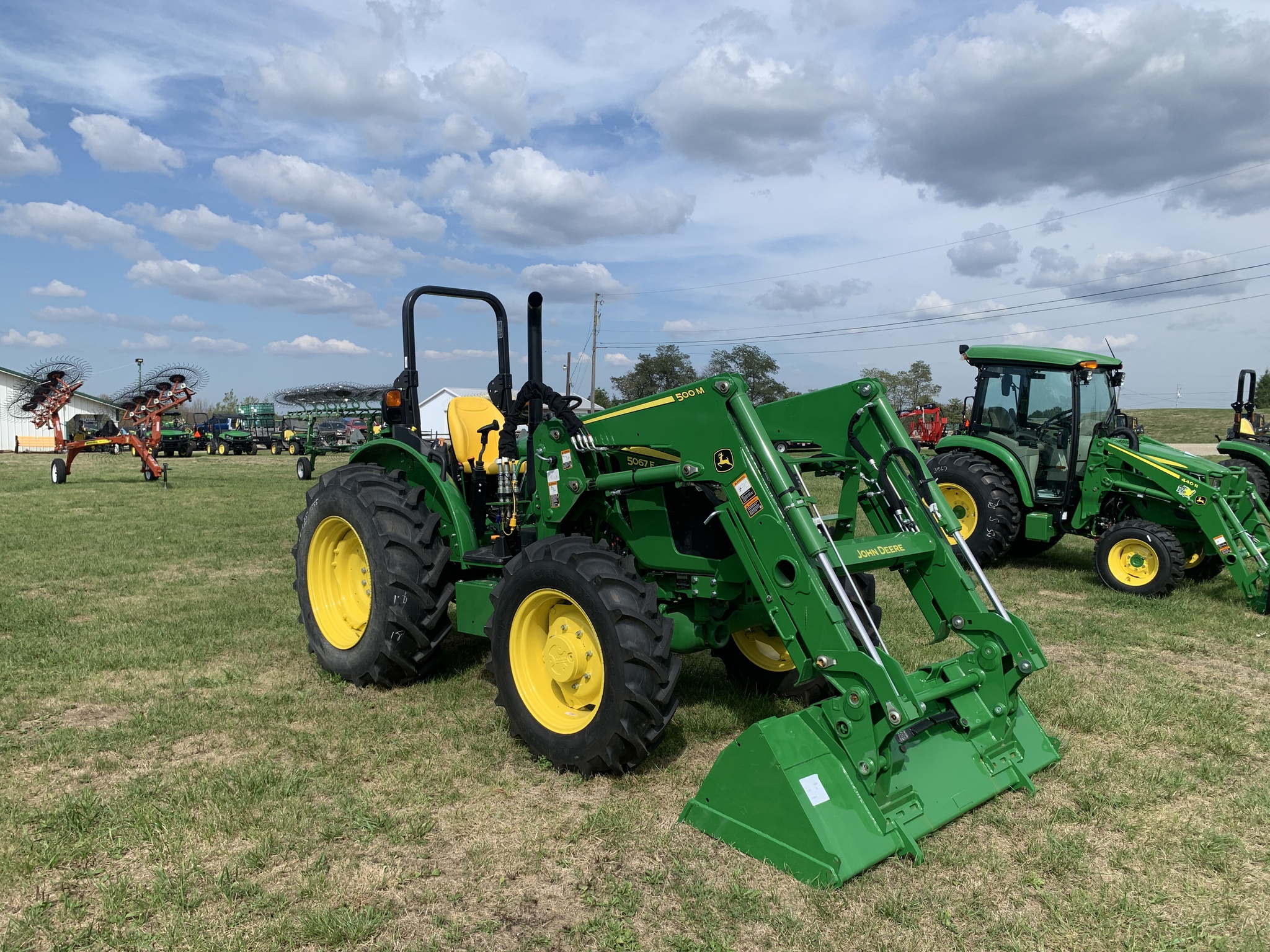 2025 John Deere 5067E Image 7