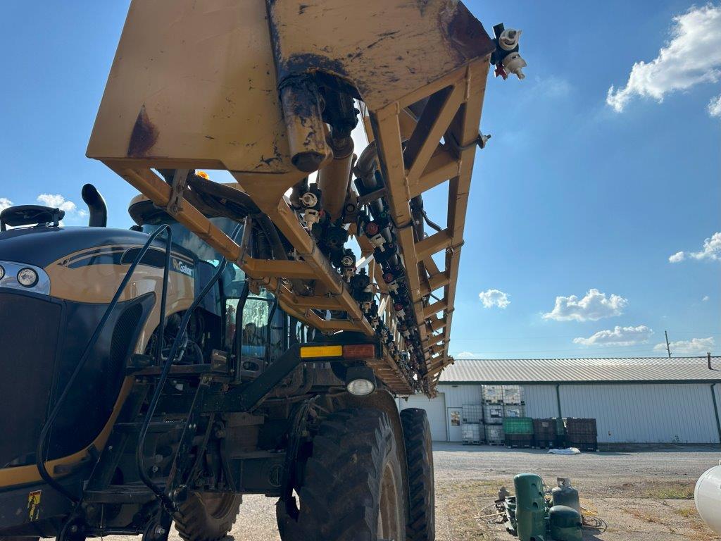 2017 RoGator RG1100B Image 5