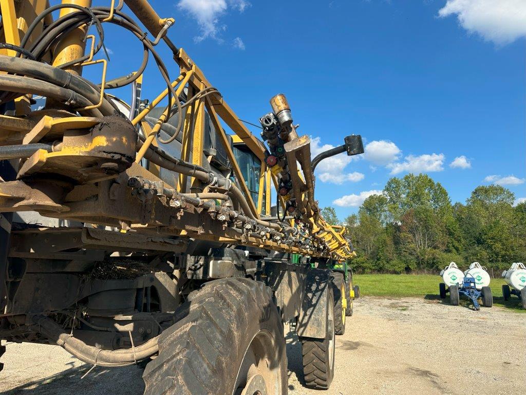 2017 RoGator RG1100B Image 8