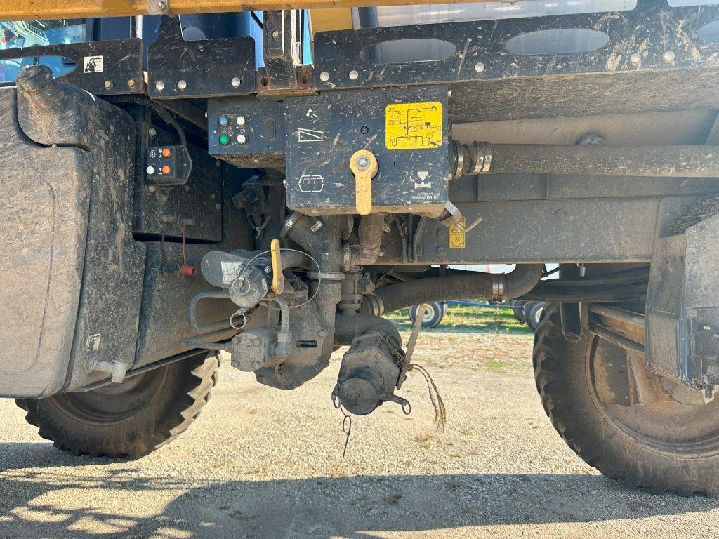 2017 RoGator RG1100B Image 11