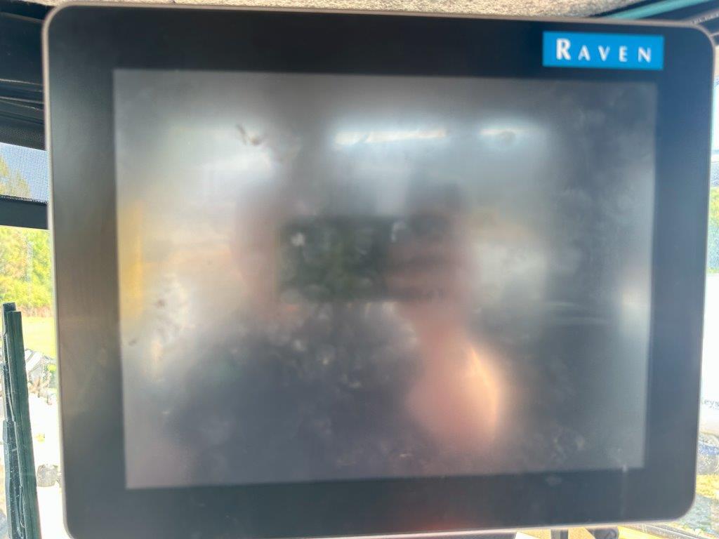 2017 RoGator RG1100B Image 14