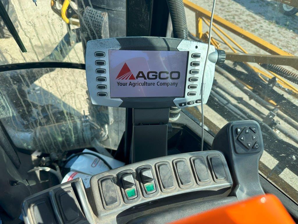 2017 RoGator RG1100B Image 17