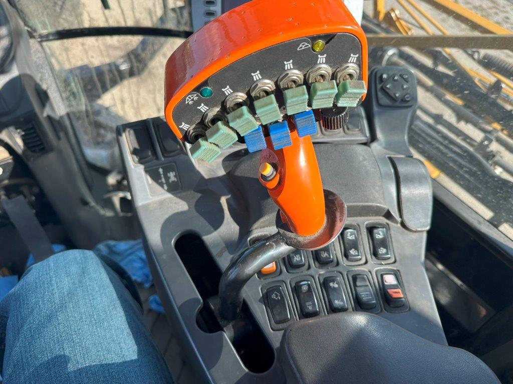 2017 RoGator RG1100B Image 16