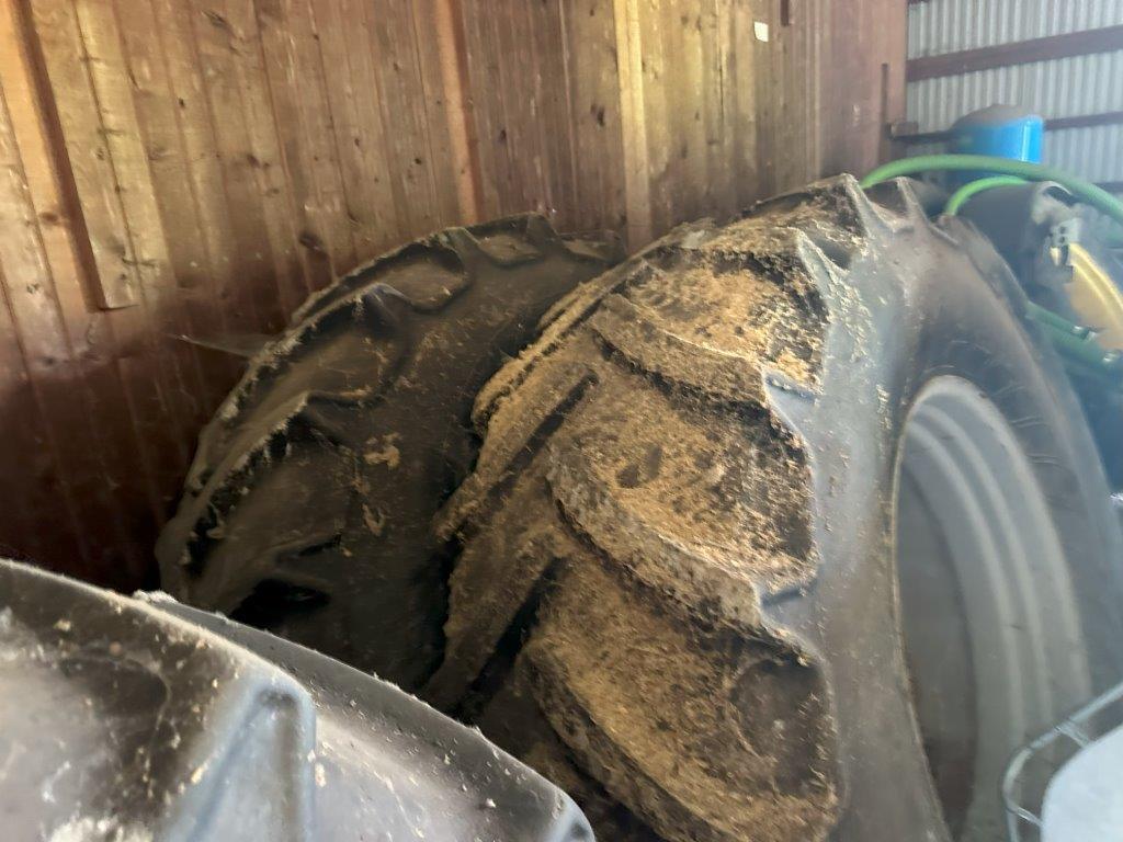 2017 RoGator RG1100B Image 23
