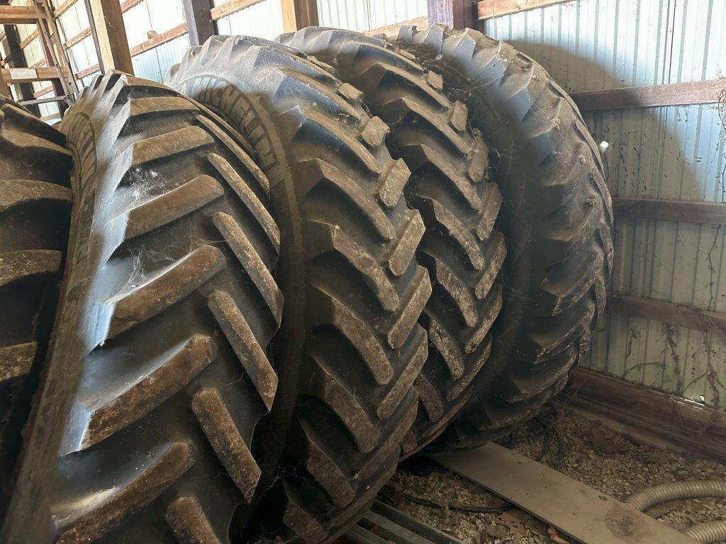 2017 RoGator RG1100B Image 25