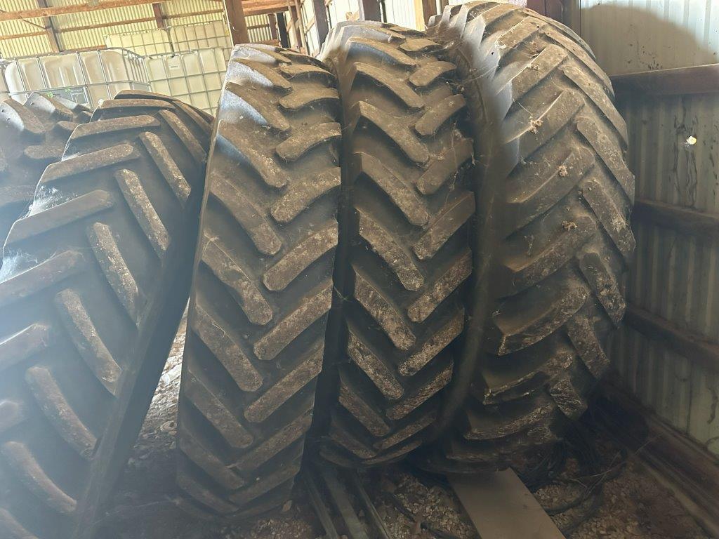 2017 RoGator RG1100B Image 24