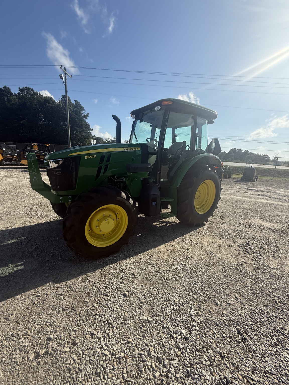 2025 John Deere 5100E Image 3