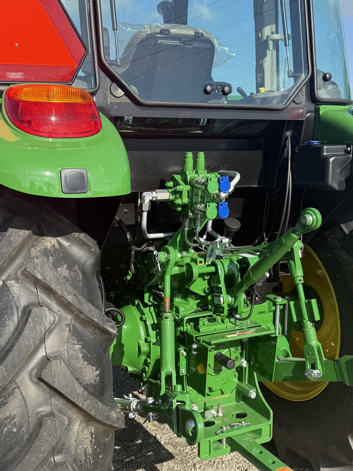 2025 John Deere 5100E Image 5