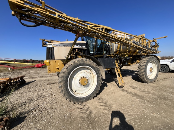 Photo of 2010 RoGator 1084