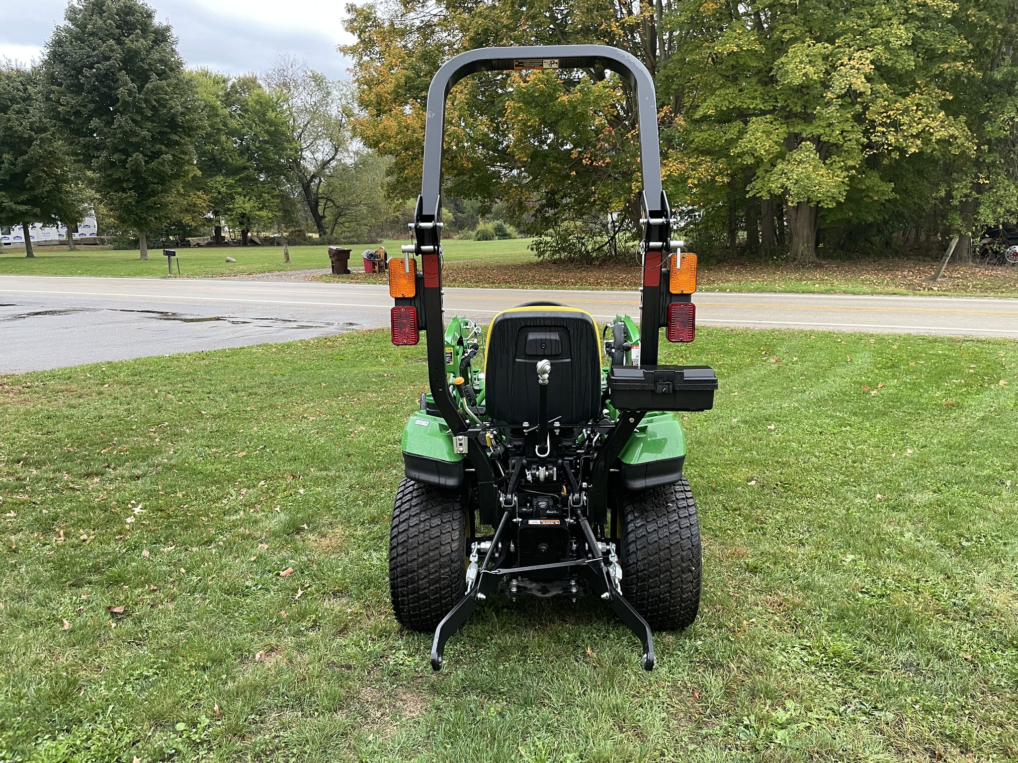 2025 John Deere 1023E Image 3