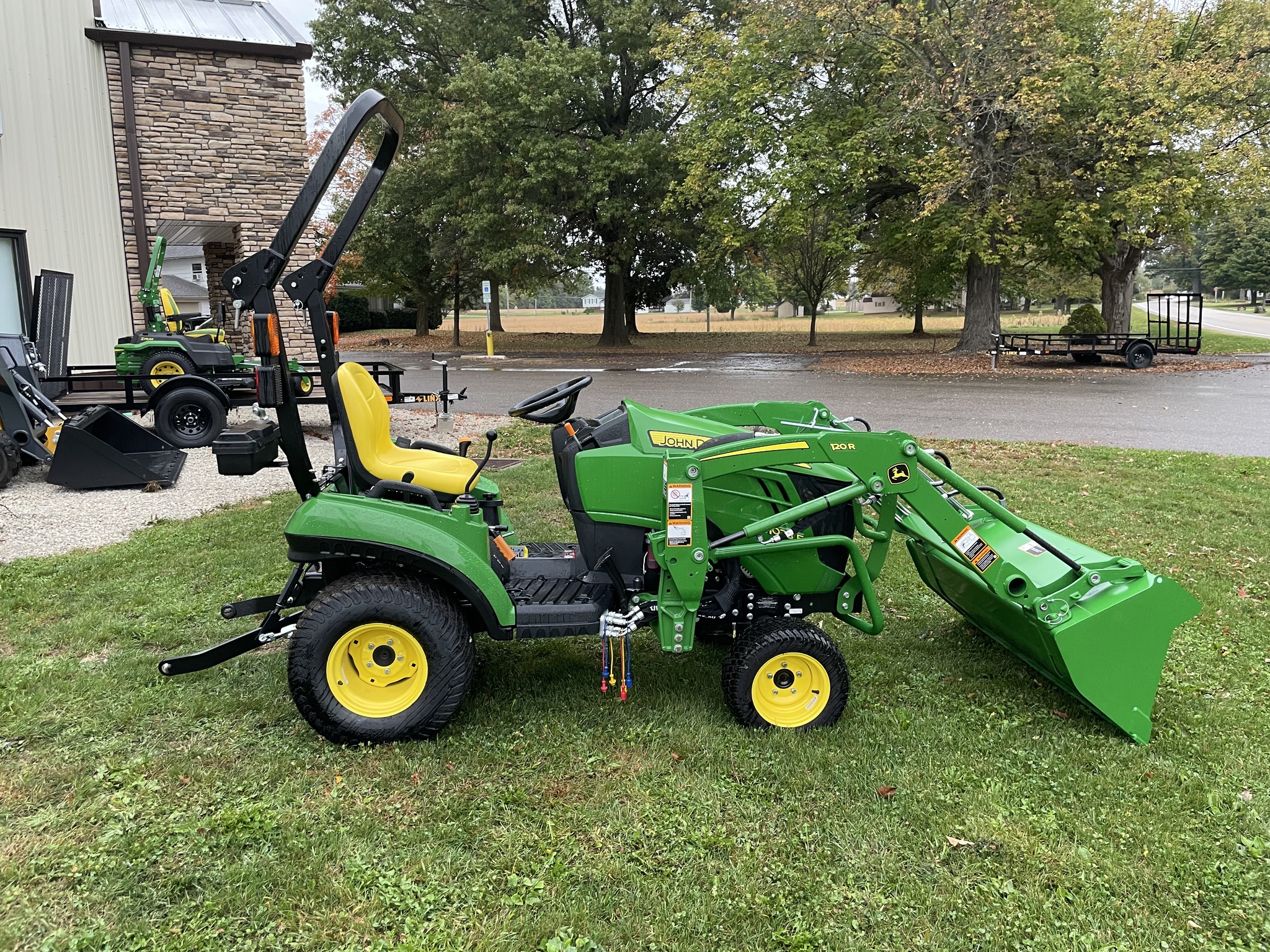 2025 John Deere 1023E Image 5