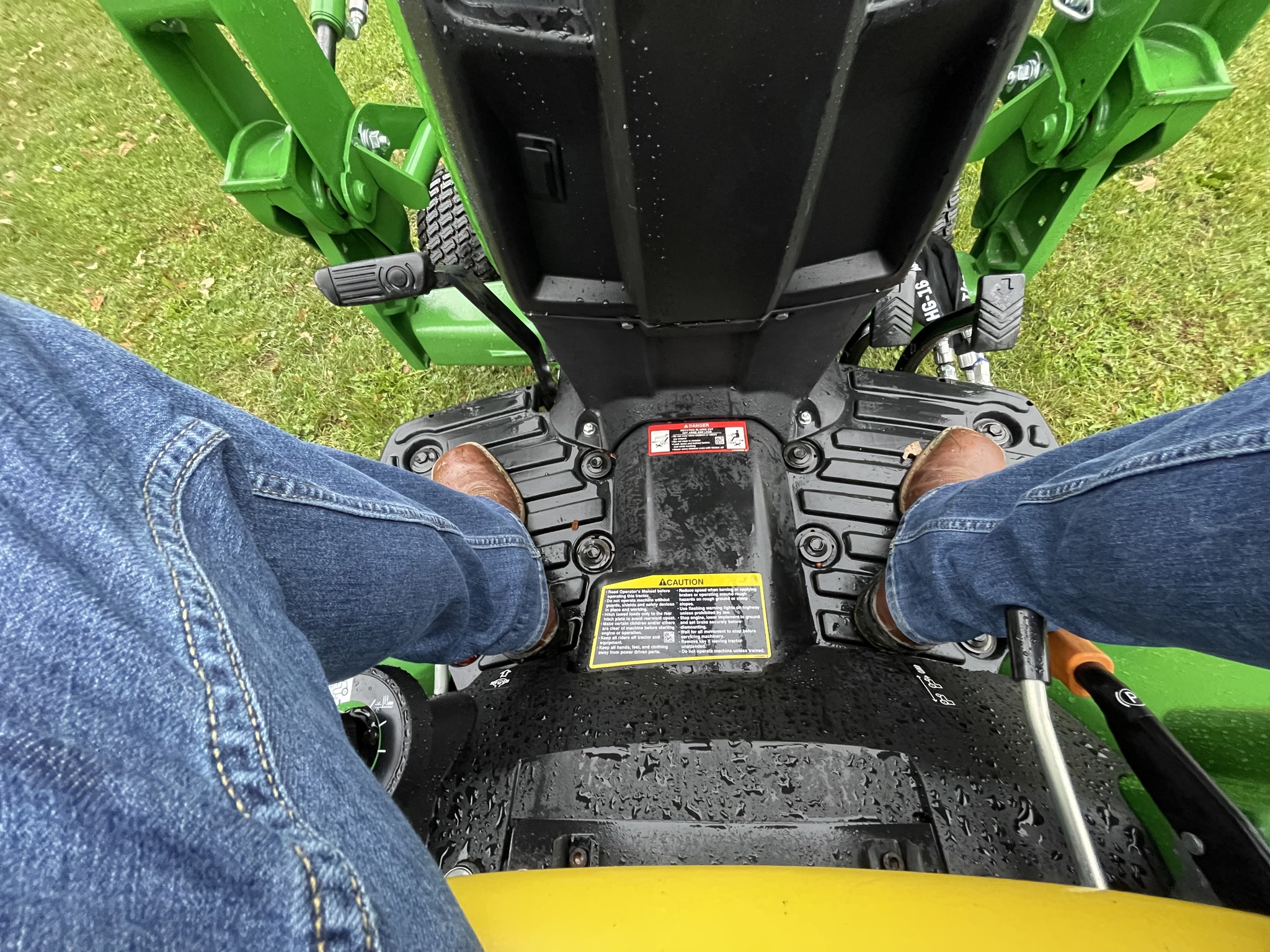 2025 John Deere 1023E Image 7