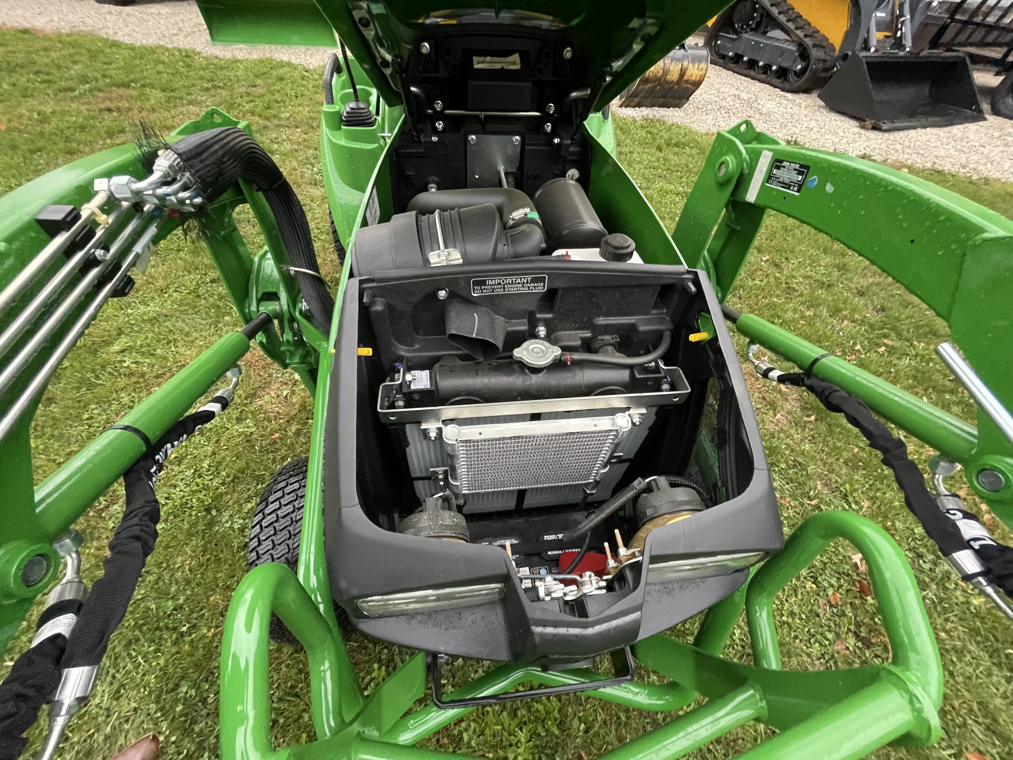 2025 John Deere 1023E Image 11