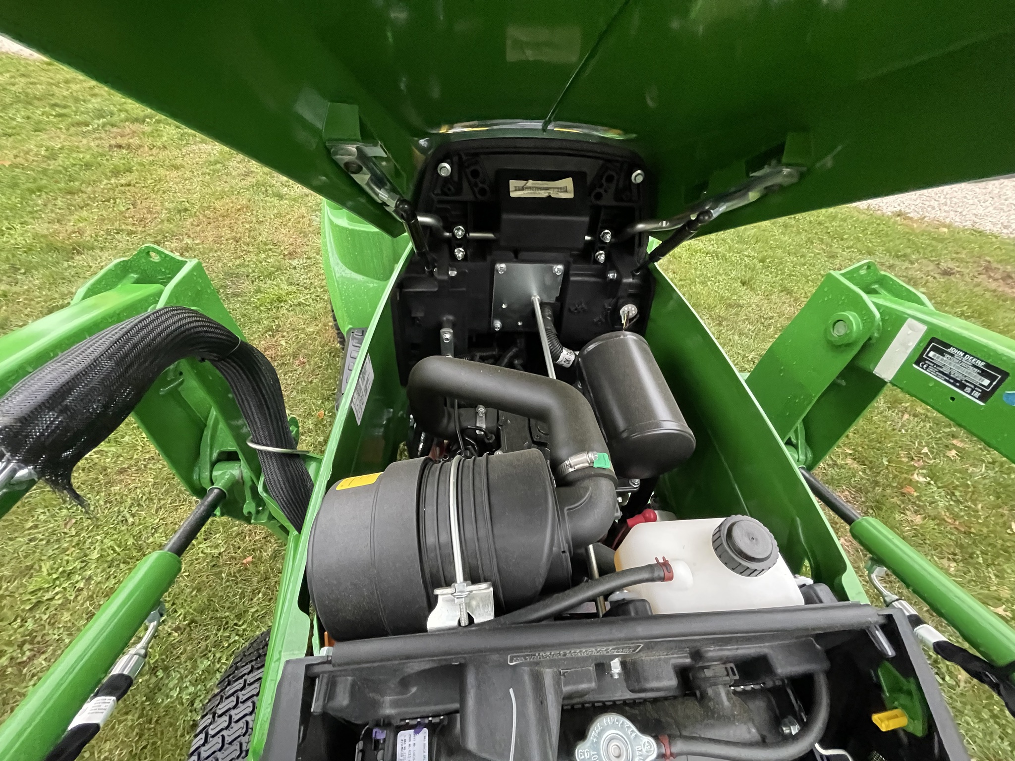 2025 John Deere 1023E Image 12