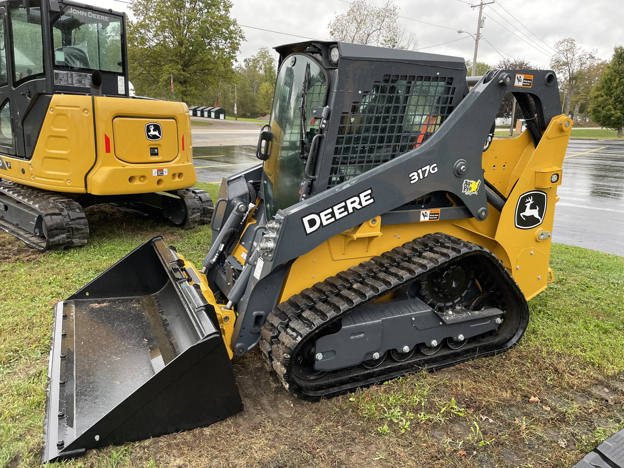 2024 John Deere 317G Image 2