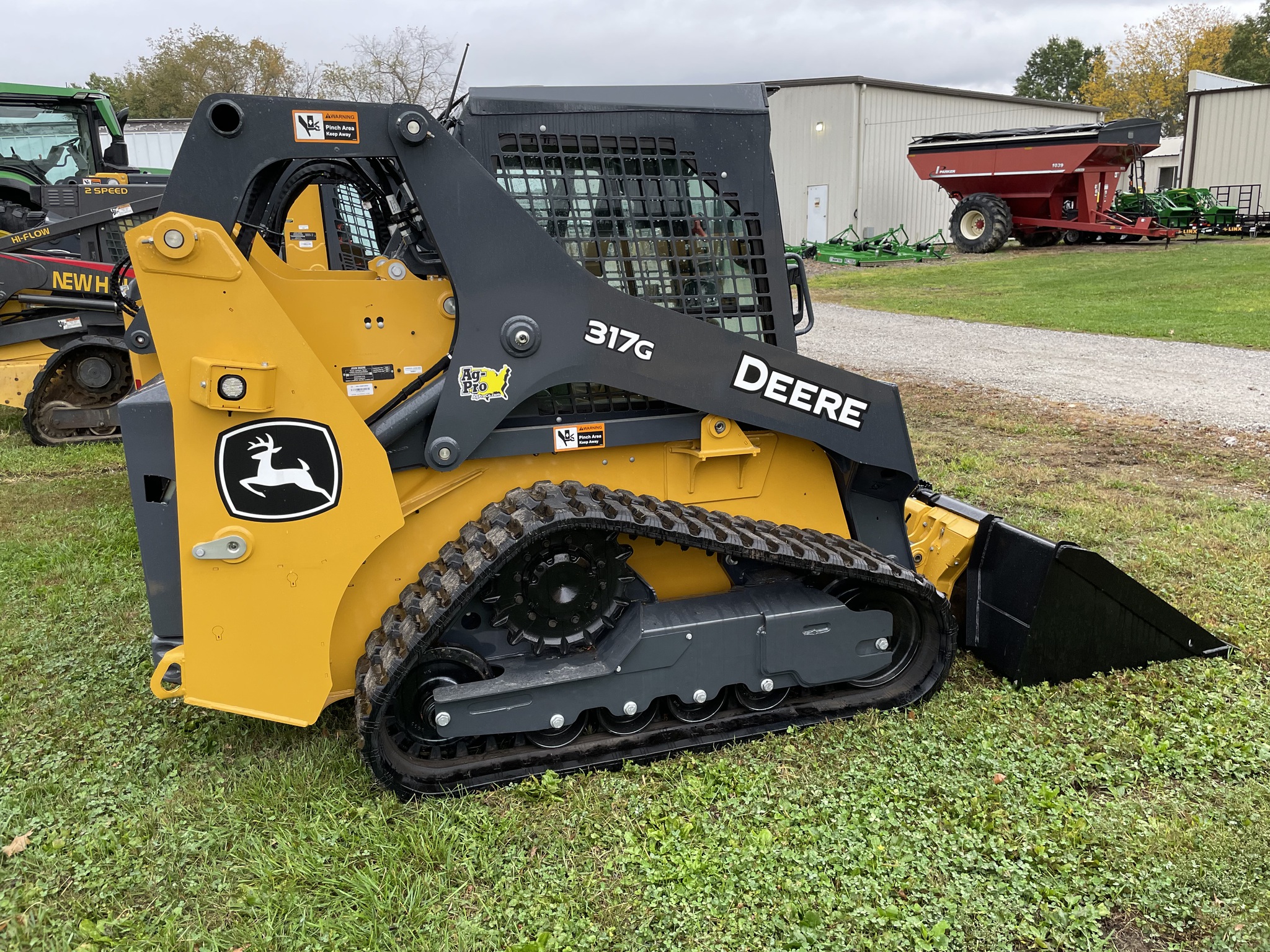2024 John Deere 317G Image 4