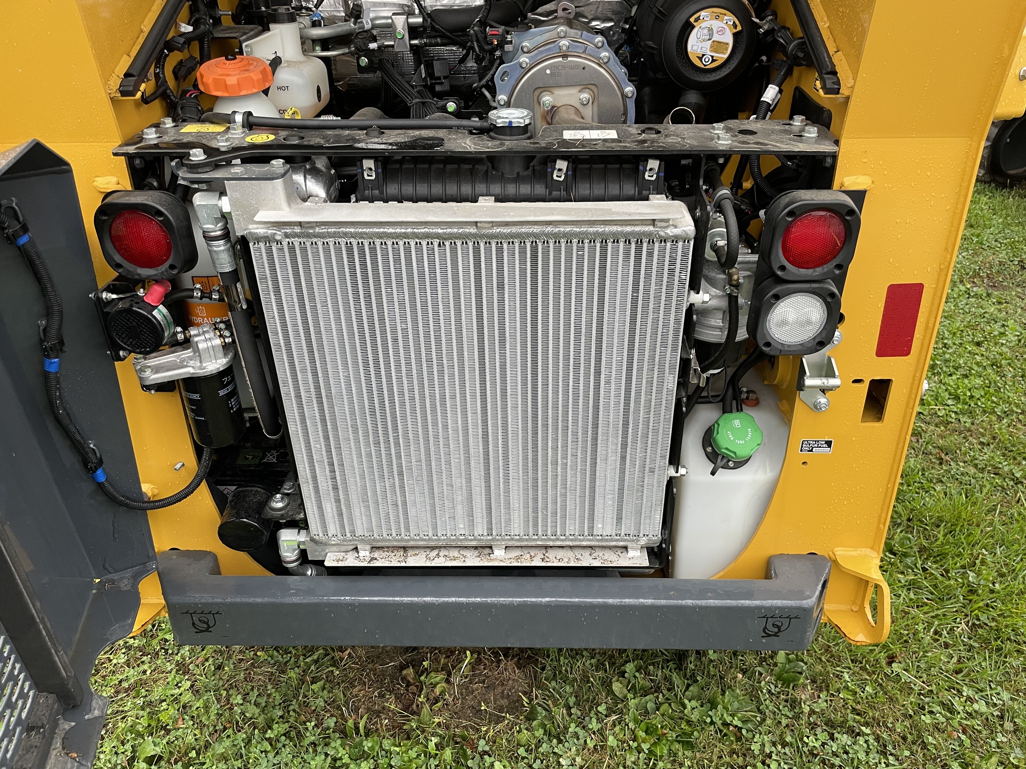 2024 John Deere 317G Image 5