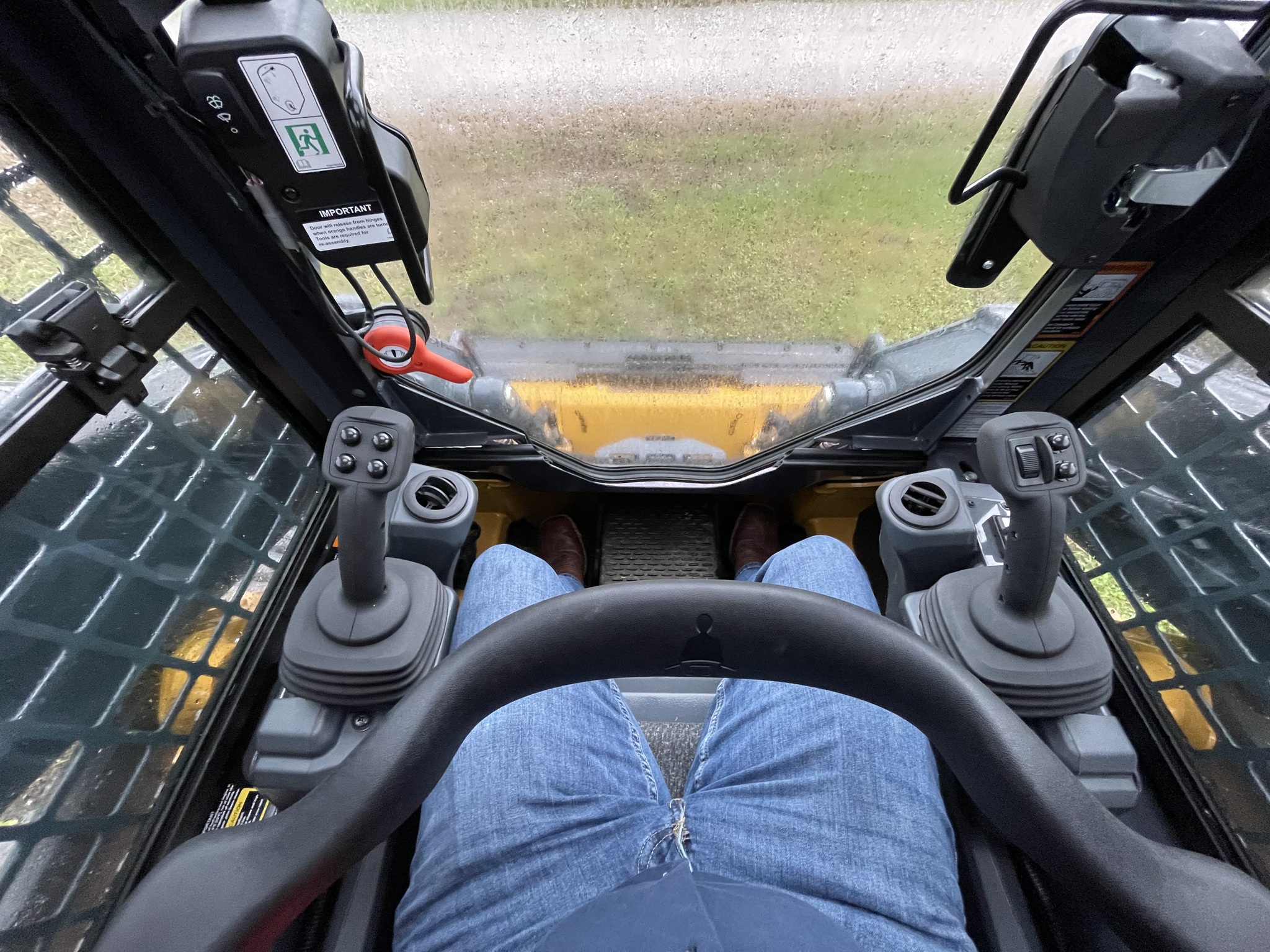 2024 John Deere 317G Image 7