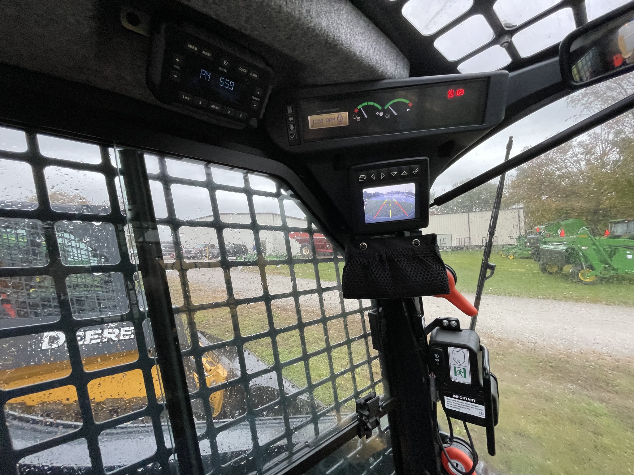 2024 John Deere 317G Image 9