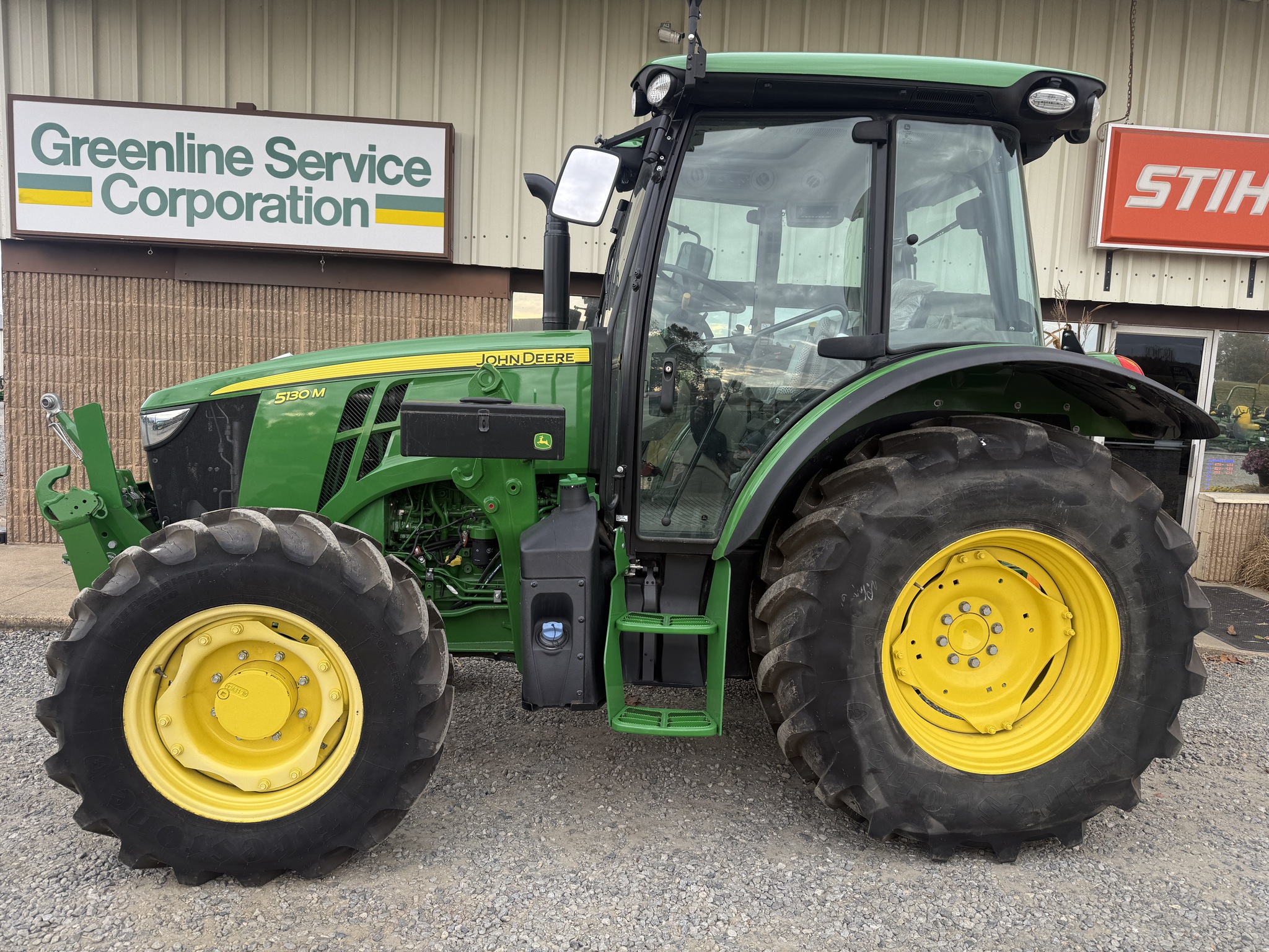 2022 John Deere 5130M Image 1