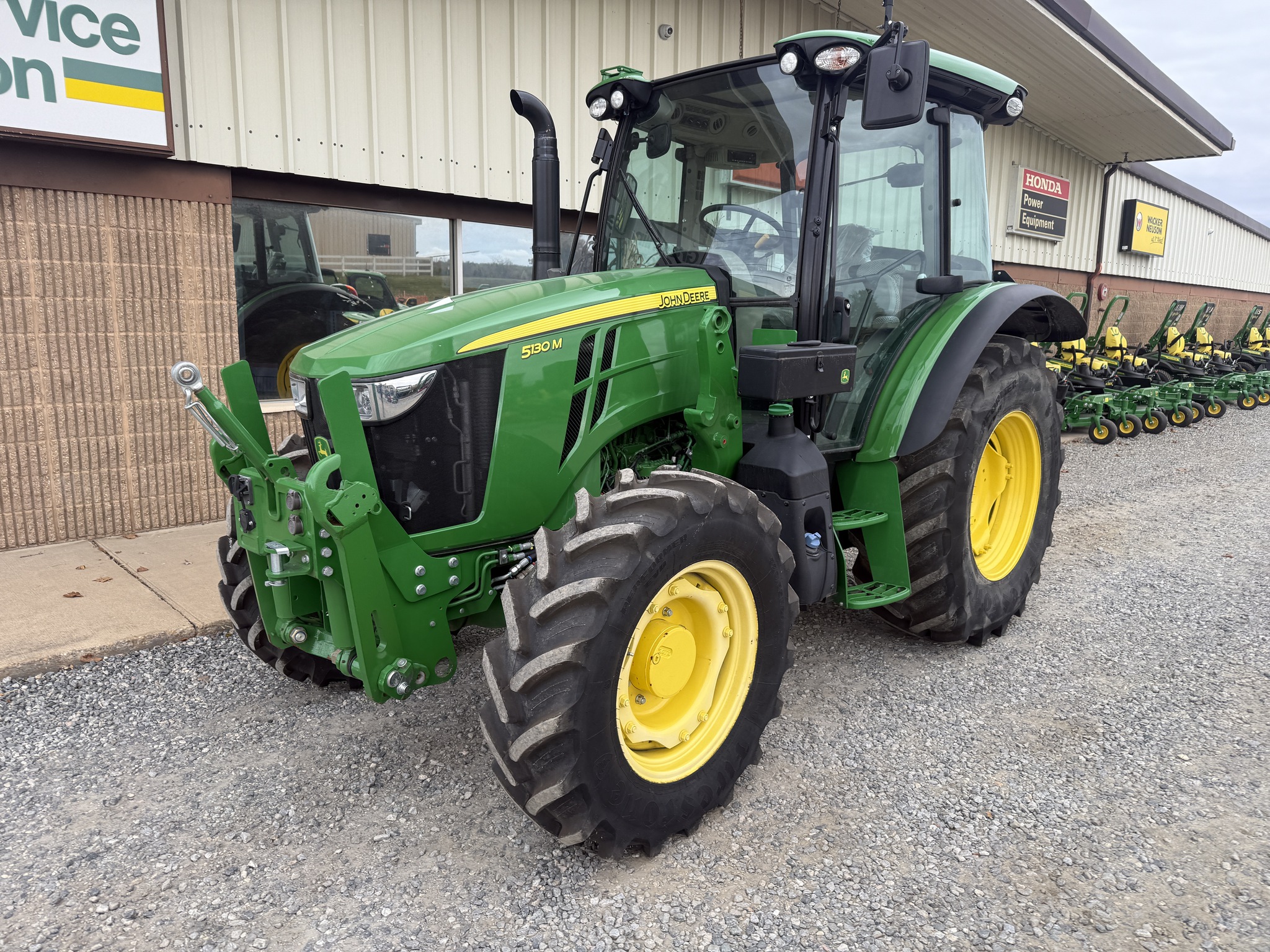 2022 John Deere 5130M Image 2