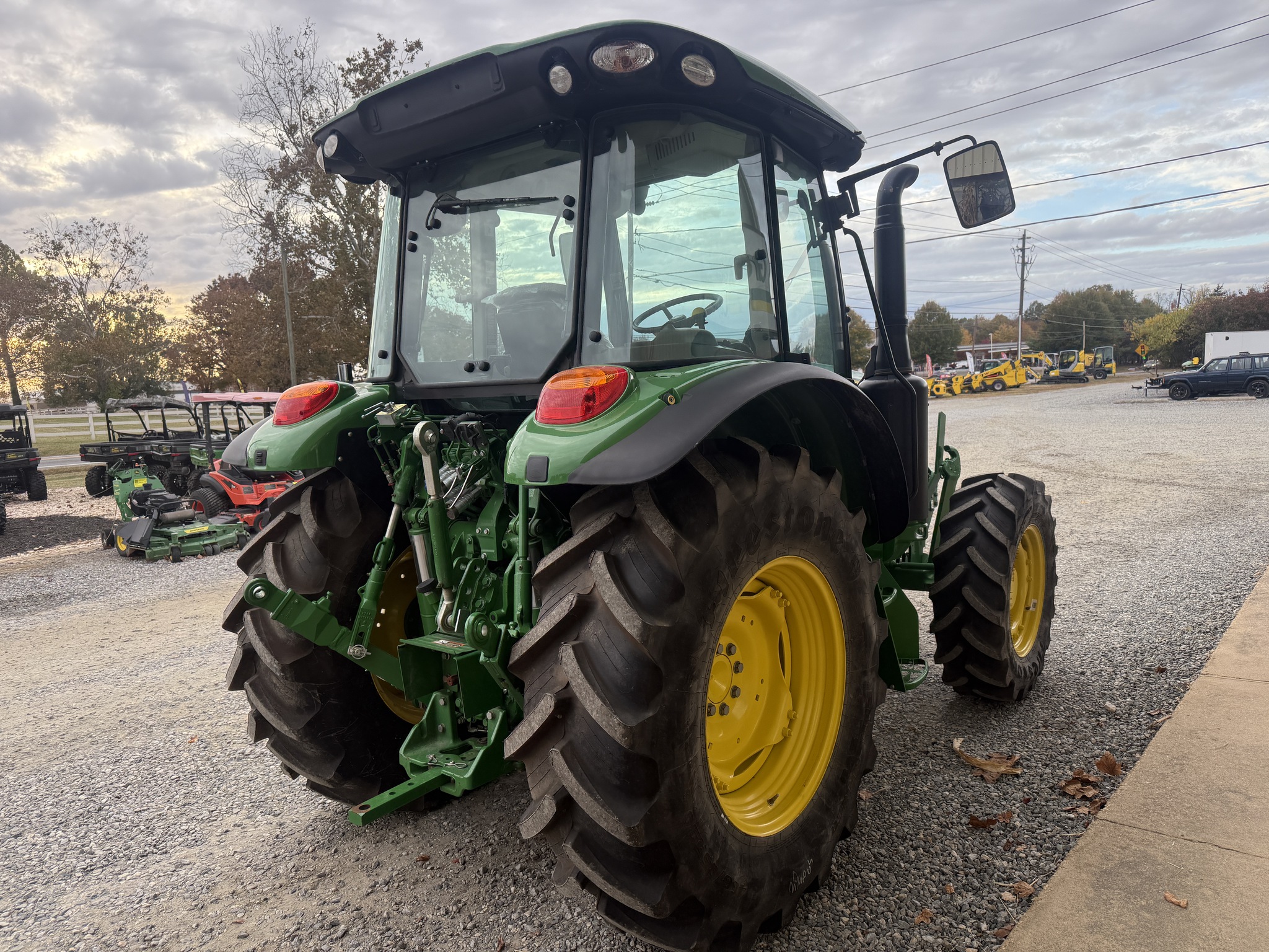 2022 John Deere 5130M Image 4