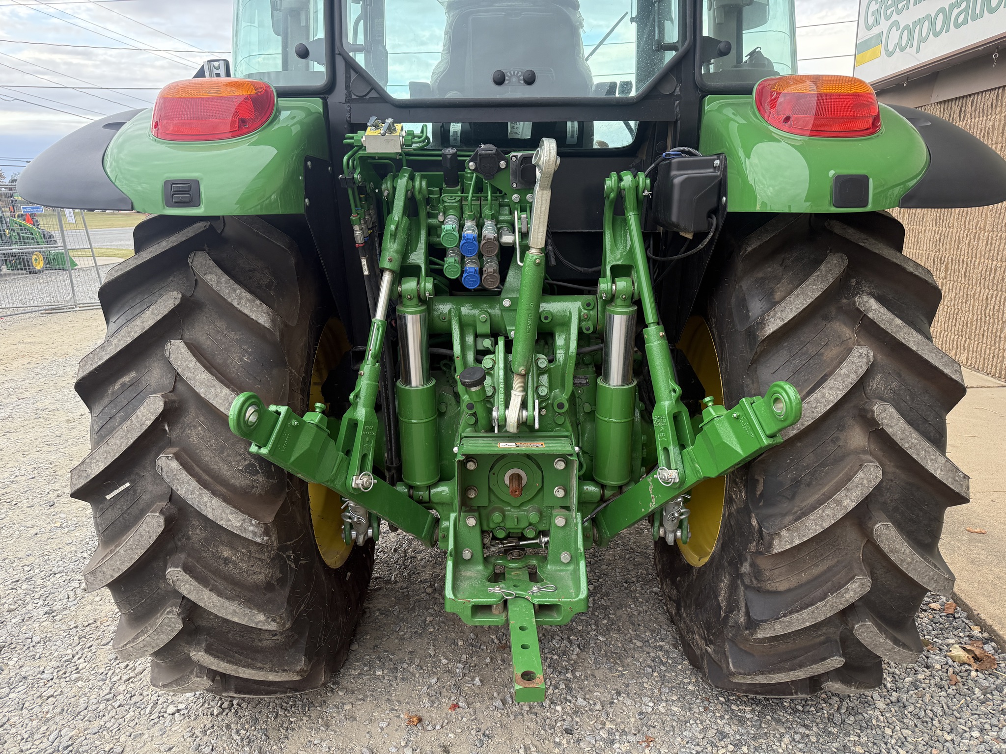 2022 John Deere 5130M Image 8