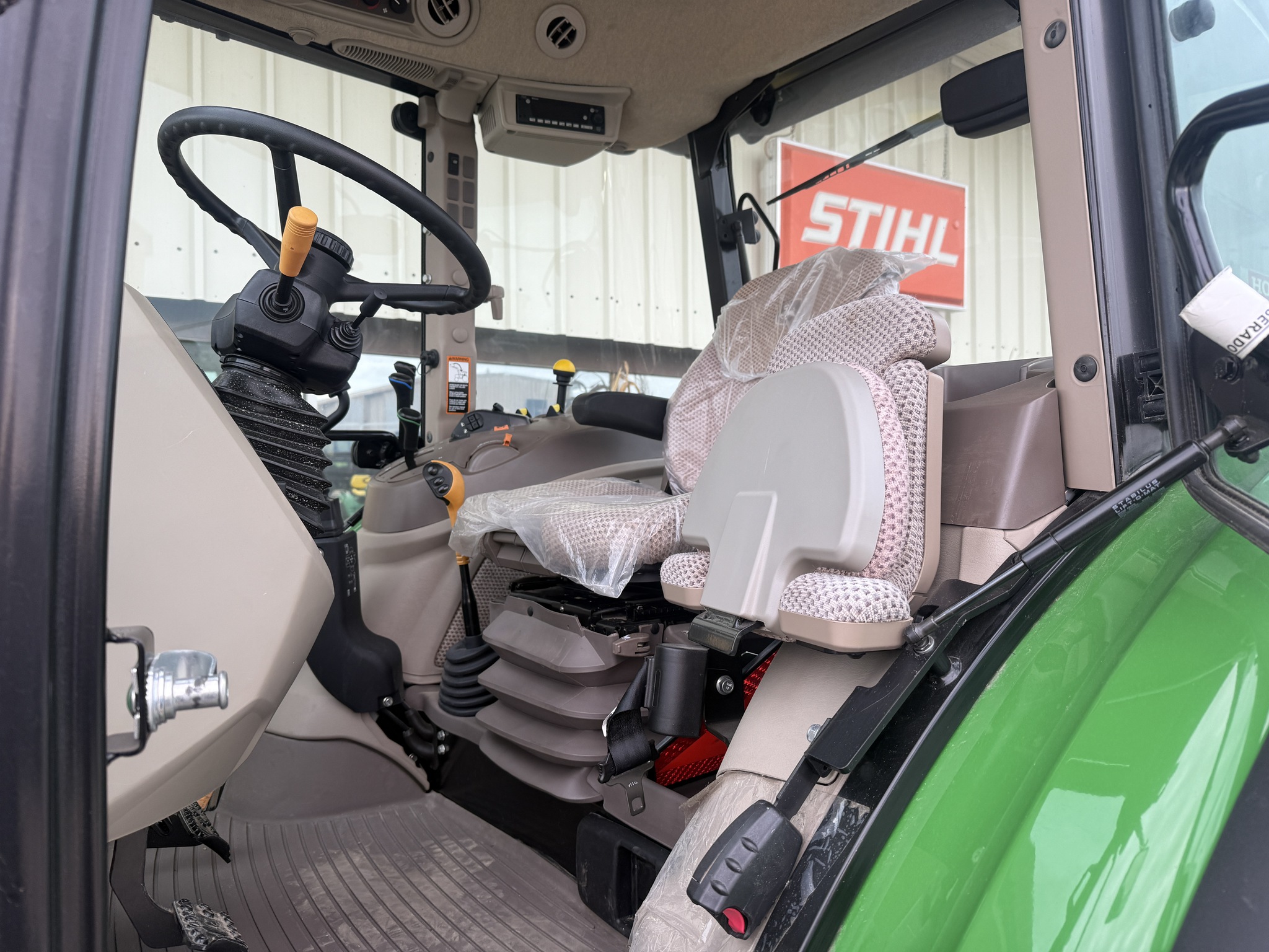 2022 John Deere 5130M Image 11