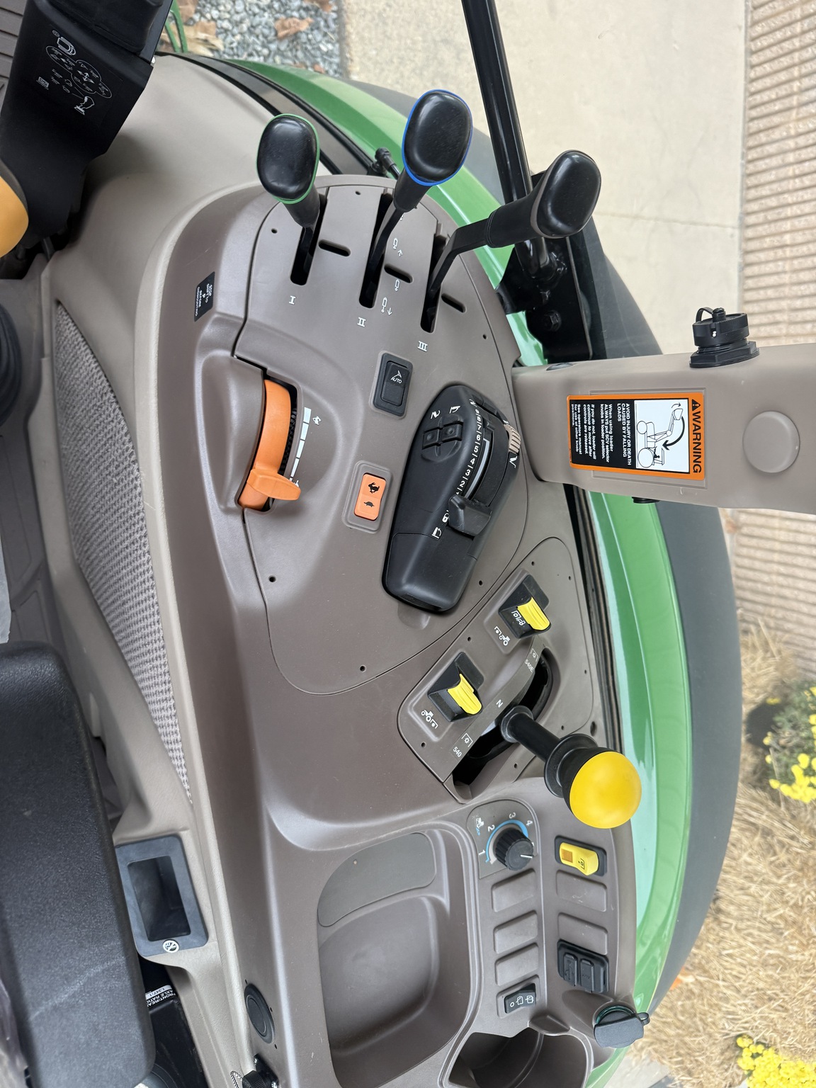 2022 John Deere 5130M Image 10